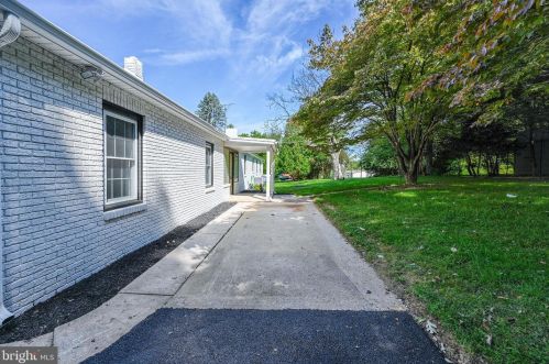 1076 Beck Ml Rd, Hanover PA 17331-9752 exterior