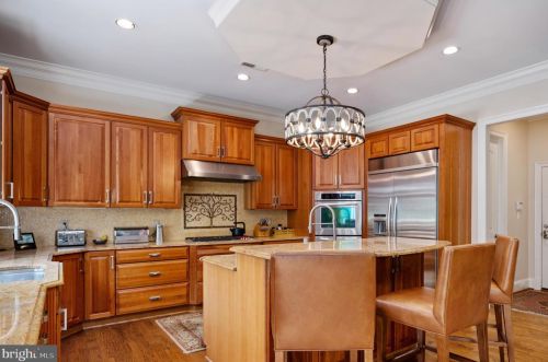 6421 Divine St, Mc Lean VA 22101-4702 exterior