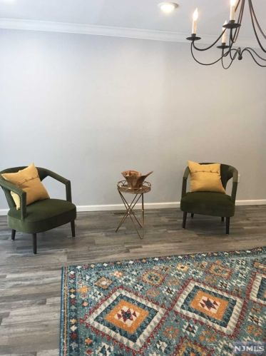 7 Millay Ct, Teaneck NJ 07666-6485 exterior