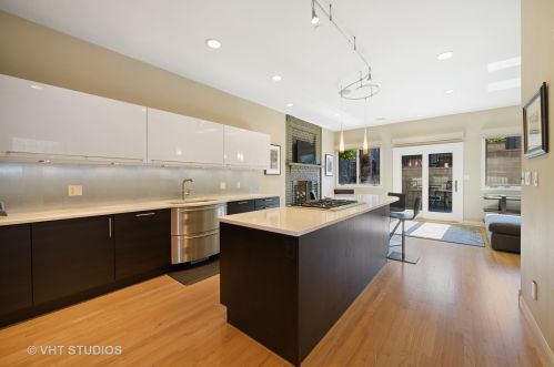 2647 Marshfield Ave, Chicago IL 60614-1001 exterior