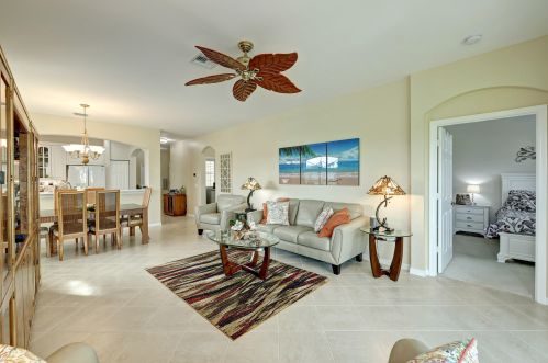 702 Southstar Dr, Fort Pierce FL 34949-9120 exterior