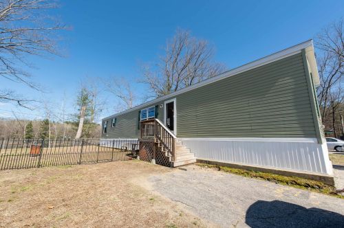 52 Longmeadow Dr, Concord NH 03301-3413 exterior