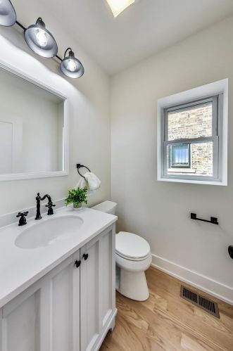 2830 Barry Ave, Chicago IL  60618-7016 exterior