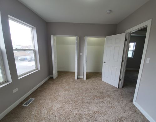 3657 61 St, Chicago IL 60637-2322 exterior