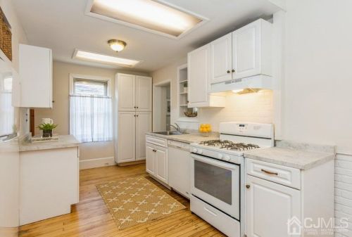 32 Plainfield Ave, Metuchen NJ 08840-1332 exterior