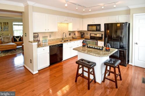 7458 Gadsby Sq, Alexandria VA 22315-5288 exterior