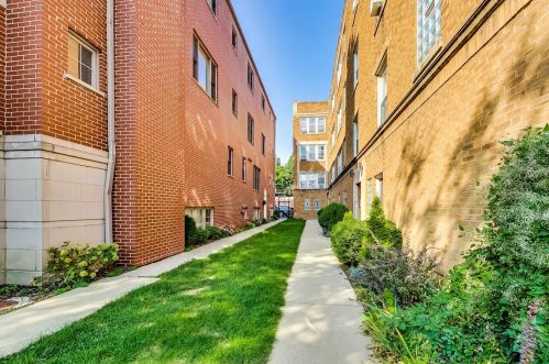 4894 Ashland Ave, Chicago, IL 60609-4233