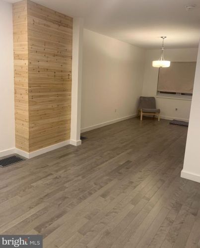 2736 Darien St, Philadelphia, PA 19148-5002