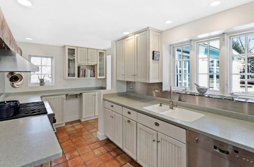 238 Winchester St, Newton MA 02461-2042 exterior