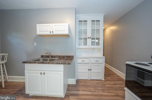 15 Chatham Rd, Ardmore PA 19003-3203 exterior