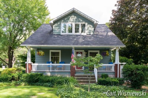 1032 Parkhurst Ave, Grand Rapids, MI 49504-3938