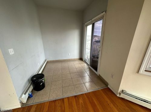 81 Paterson Ave, Paterson NJ  07522-1430 exterior