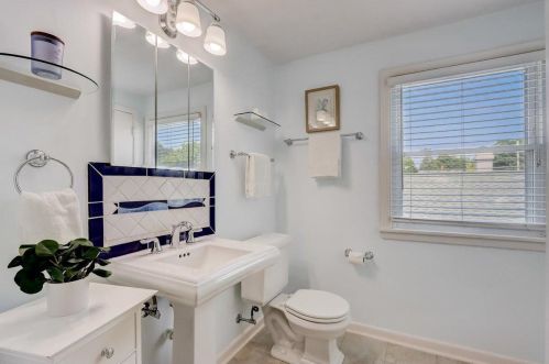 2537 63, Milwaukee WI 53219-2628 exterior