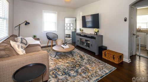 48 Coldevin Rd, Clark NJ  07066-1237 exterior