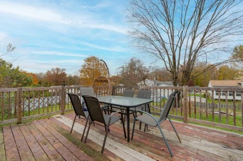 27 Peacock Ln, Poughkeepsie NY exterior