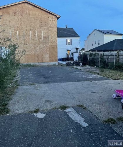 201 24th St, Paterson NJ 07514-2128 exterior