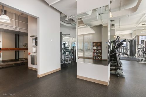 2 Erie St, Chicago IL  60611-2724 exterior