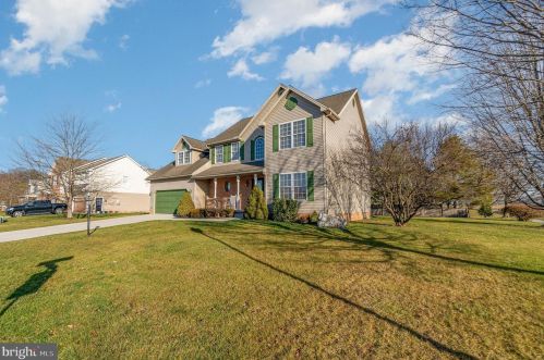 1 Hickory Ln, Littlestown PA 17340-9173 exterior