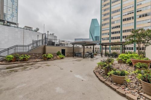 1505 Elm St, Dallas TX  75201-3530 exterior