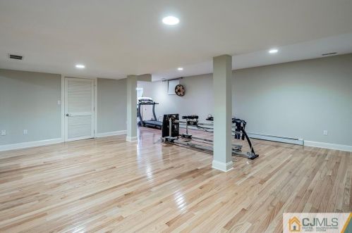 21 Southfield Rd, Edison NJ 08820-3141 exterior