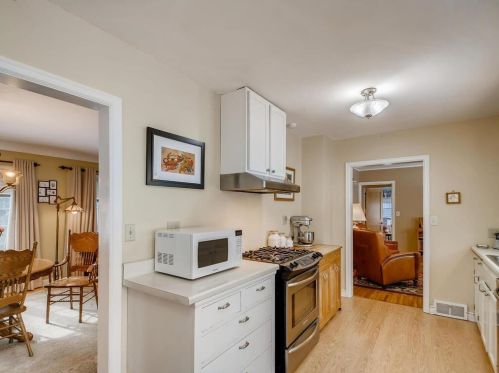 1661 Beechwood Ave, Saint Paul MN 55116-2411 exterior