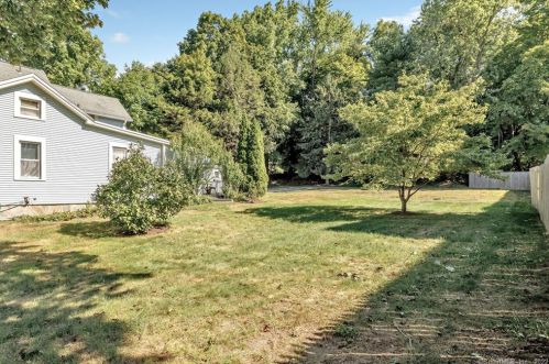 143 St, Seymour CT 06483-2910 exterior