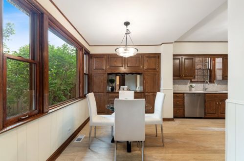 6665 Sioux Ave, Chicago IL 60646-2822 exterior