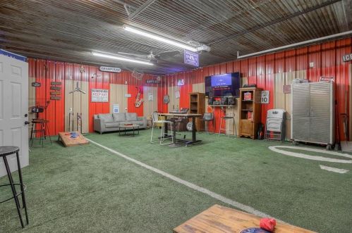 421 4 Notch Rd, Huntsville TX 77340-2618 exterior