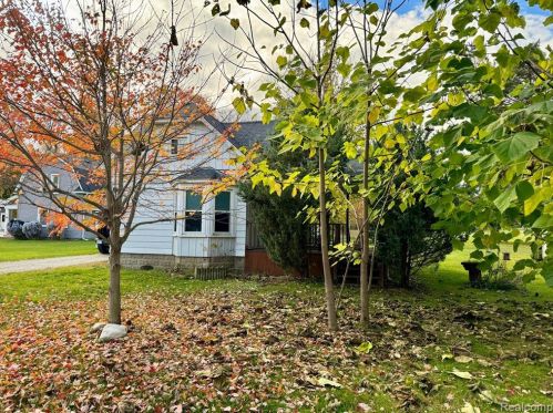 22 West St, Croswell, MI 48422-1365