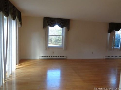 327 Scott Swamp Rd, Farmington CT 06032-3415 exterior