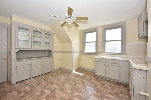 3424 Holton St, Milwaukee, WI 53212-1654