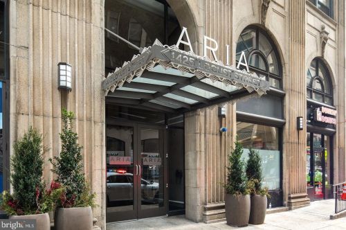 1425 Locust St, Philadelphia PA 19102-3832 exterior