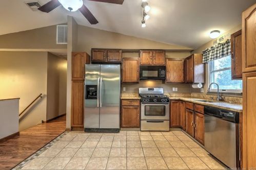 48 Stevens St, Milford CT 06460-7869 exterior