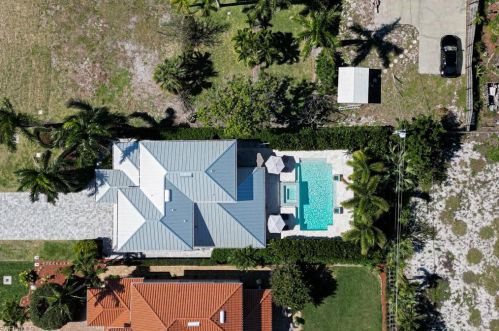 511 105 Ave, Naples FL 34108-1838 exterior