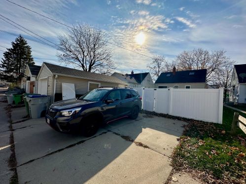 9312 Metcalf Pl, Milwaukee WI  53222-2649 exterior