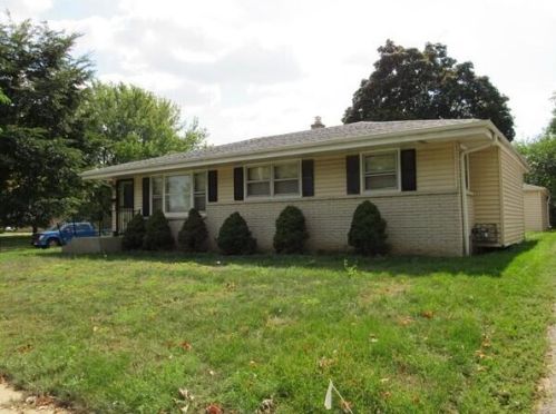 6901 Darien St, Milwaukee, WI 53209-2412