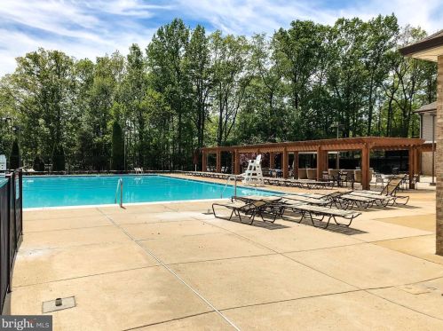 6026 Lands End Ln, Alexandria VA 22315-2669 exterior