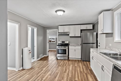 915 Scott St, Milwaukee WI  53204-2325 exterior