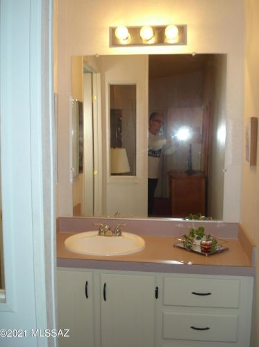 5668 Cir Z St, Tucson AZ 85713-4419 exterior