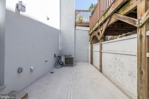 106 Ellsworth St, Philadelphia PA  19147-5408 exterior