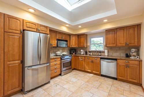 1537 Lincoln Ave, Bohemia NY 11716-4104 exterior