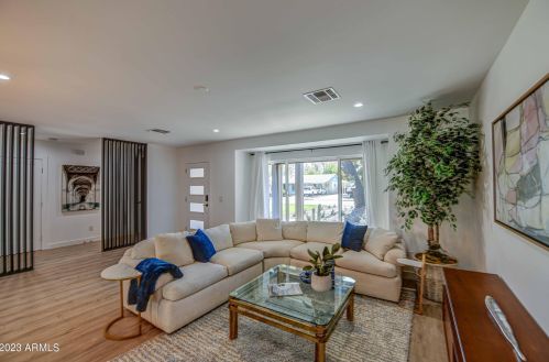 4043 44th Pl, Phoenix AZ  85018-5401 exterior