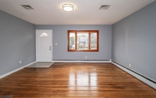 6 Melvin Ave, Iselin NJ 08830-2439 exterior