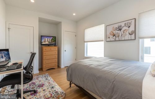 2123 Cumberland St, Philadelphia PA 19125-1718 exterior