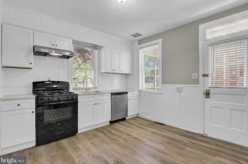 5 Boundary Ave, Hanover, PA 17331-3906