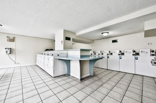 2754 Hampden Ct, Chicago IL  36200-1612 exterior