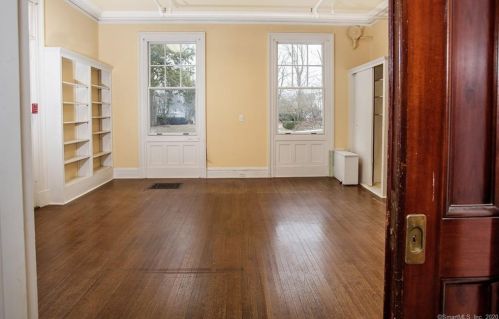 351 Main St, Ridgefield CT 06877-3810 exterior