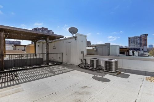 3210 Carlisle St, Dallas TX  75204-1123 exterior