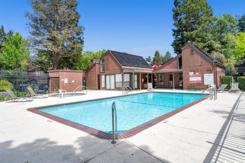 8136 Camelback Pl, Concord CA 94523-1225 exterior