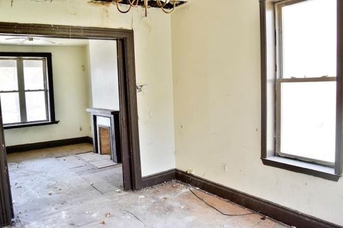 4821 Monongahela St, Pittsburgh PA 15207-1668 exterior